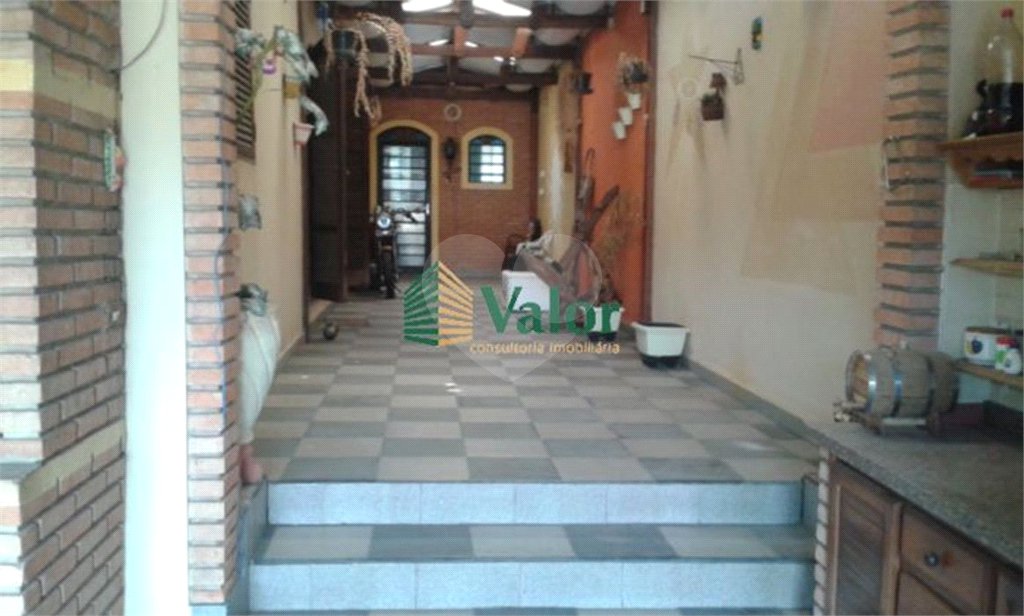 Casa com 4 dormitórios