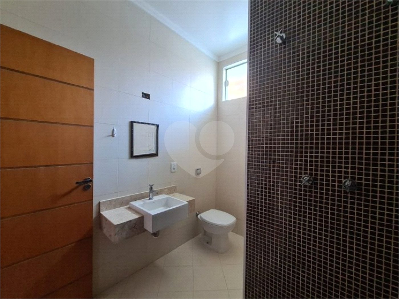 Casa à venda com 3 dormitórios, sendo 1 suite e ampla área de lazer no Jardim Brasil