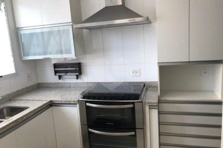 Apto 220 metros no Campo Belo. varanda, 5 vagas, 3 suítes. Visite