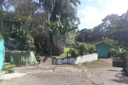 Tapiraí Sp - Sítio Santa Clara - Area de 12,1 ha - composto por casa principal, galpões poço artesiano, ótima área para plantios. Fica localizado a aproximadam. 1 quilômetro da prefeitura. Area preservação permanente- 4,6 ha - Area aproveitável - 4,6 ha - area utilizada rural - 2,5 ha -R$ 750.000,00