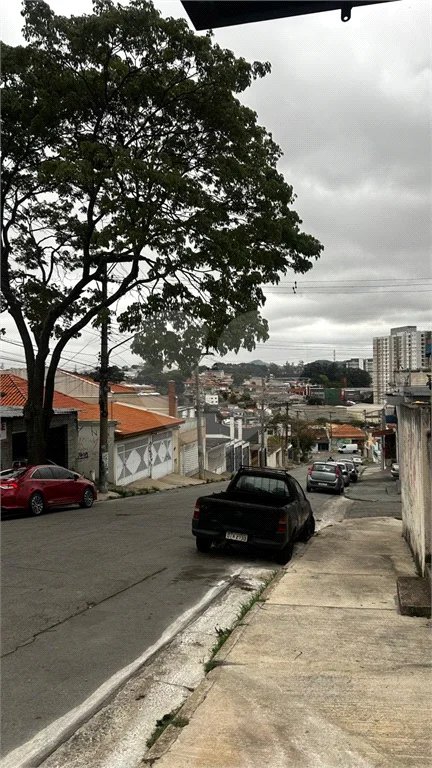 Sobrado Novinho com excelente acabamento e quintal com área gourmet e churrasqueira