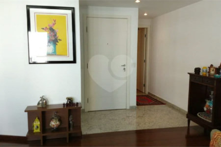 Apartamento à venda no Paraíso de 303m² com 4 suítes e 4 vagas.