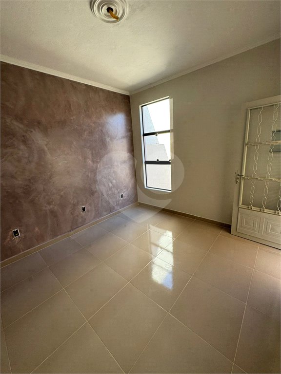 Casa com 02 Dormitórios á venda, em Cidade Aracy 2.