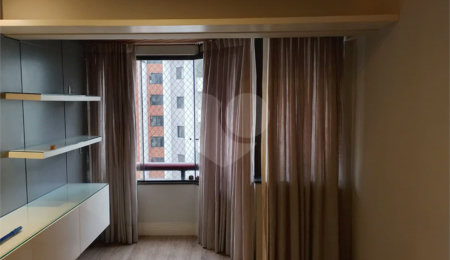 Linda cobertura Duplex om 3 dormitórios, sendo uma suíte com armários e ar condicionado e 2 vagas .