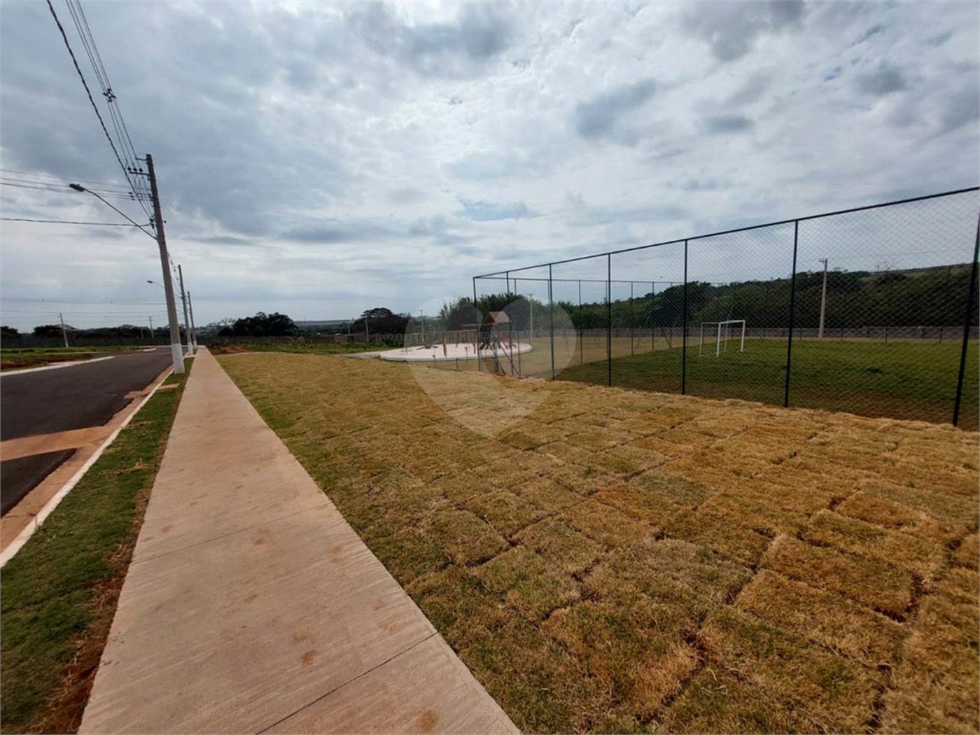 Terreno para venda, dispondo de 251,00 m² .