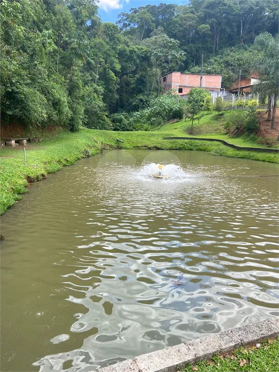 Vende-se chácara com lago Nazare Paulista com 3.000 m²