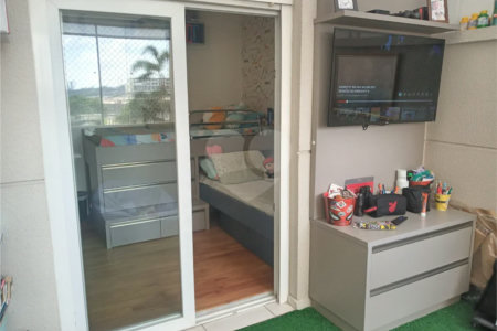 Apartamento 3 dormitórios, região do Campo Belo. Condomínio com laser completo.