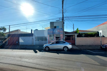Casa residencial com ponto comercial a venda no Centro