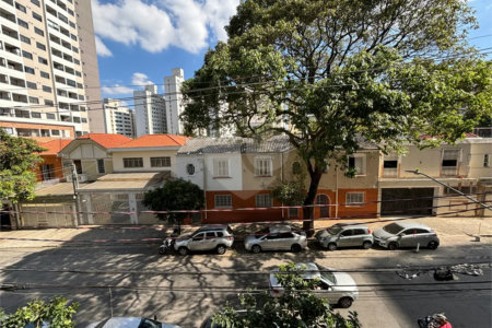 Apartamento aconchegante com terraço e sacada