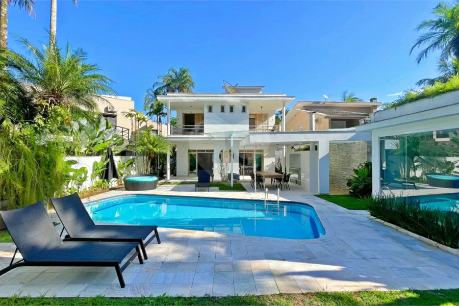 Casa à venda com 4 quartos, sendo 3 suítes,  em Riviera de São Lourenço, Bertioga, SP