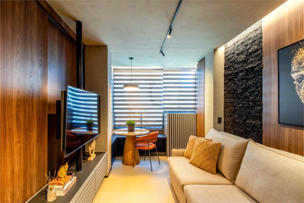 Apartamento de 33m2 com 1 dorm, 1 banheiro. Estuda permuta.