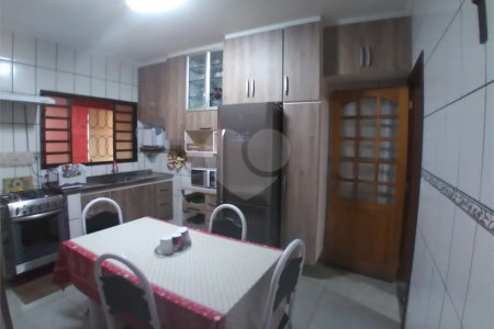 Casa + salão comercial na Vila Vista Alegre
