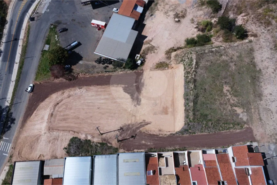 Terreno Amplo com 6.265m² e Acesso por Dois Níveis – Ótima Localização!