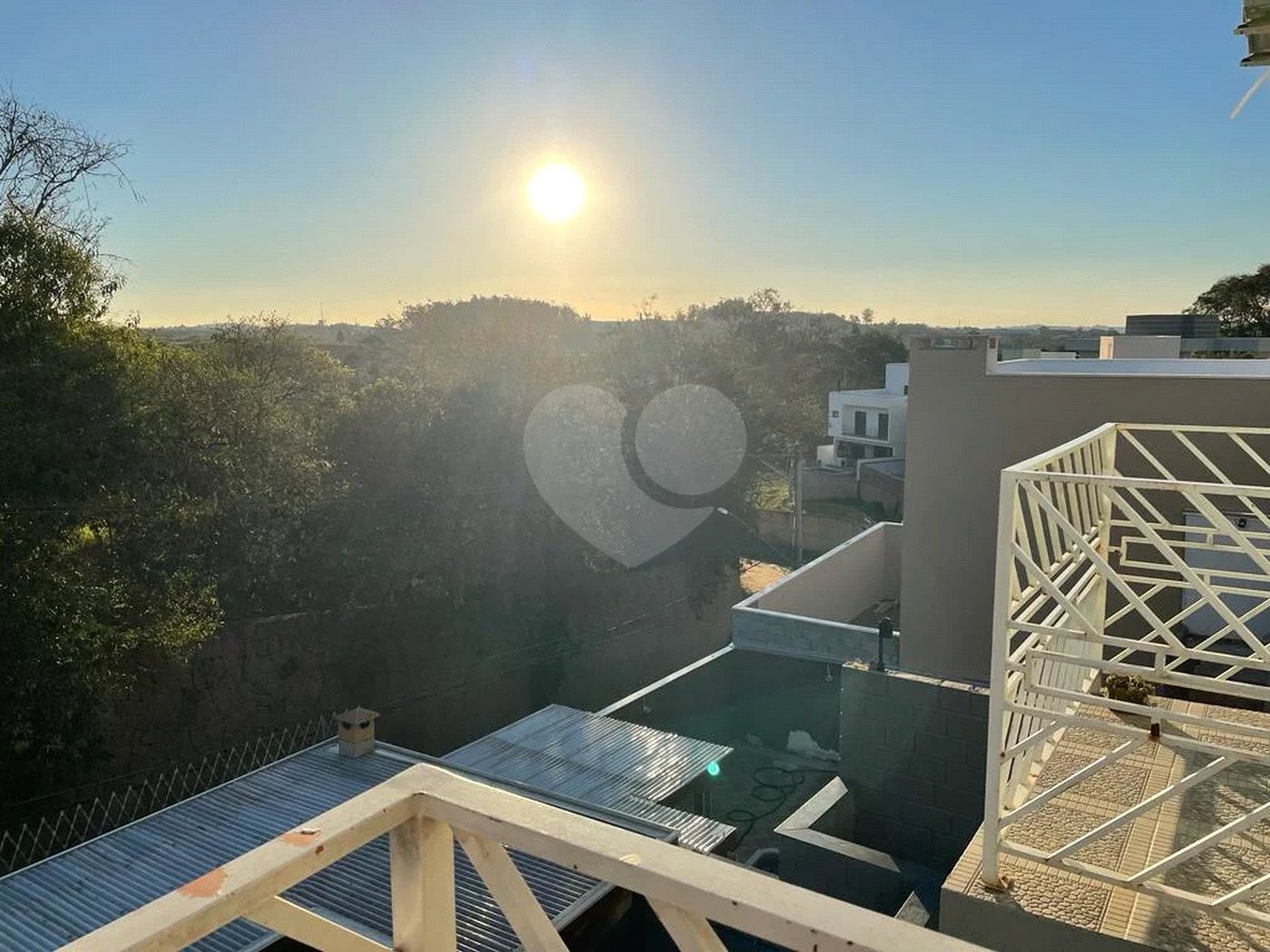 Casa repaginada com piscina no "Condomínio Portal do Bosque" Louveira - SP.