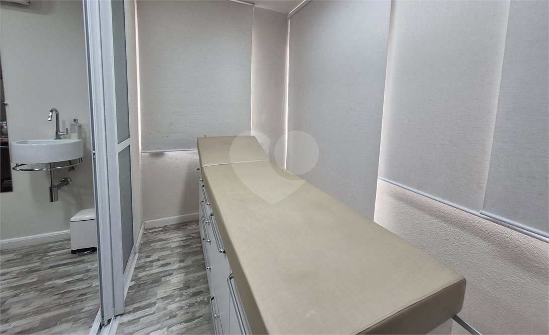 Sala comercial para venda ou locação na Brig.ís Antônio entre Paulista e Parque do Ibirapuera, 70 m², duas vagas de garagem