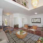 Casa à venda ou para alugar com 5 quartos, sendo 3 suítes, no condomínio Villa Florida, São Paulo - SP