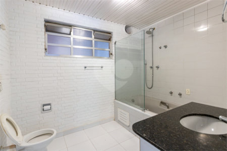 Casa térrea com 3 quartos sendo 1 suíte 2 vagas á venda em Alto da Boa Vista, São Paulo - SP