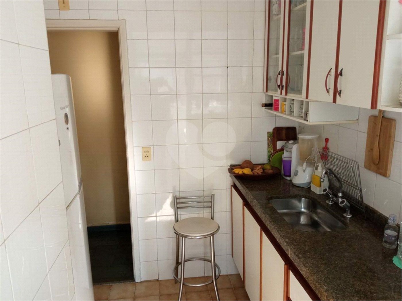 Lindo apartamento, muito bem conservado, com bom espaço interno.