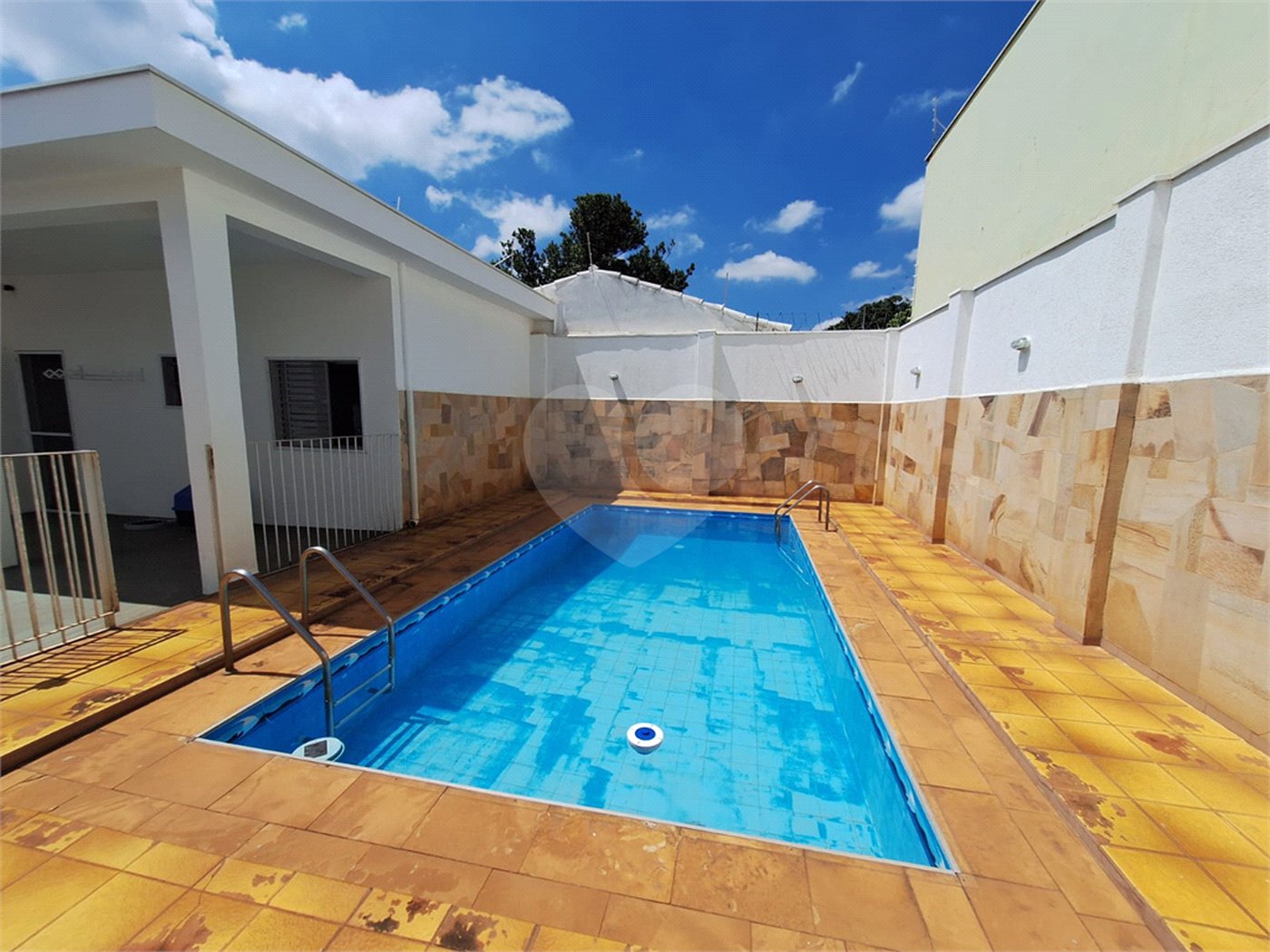 Casa à venda com 2 dormitórios á venda.