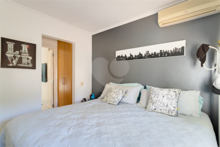 Casa à venda com 4 quartos, sendo 2 suítes, no condomínio Villa Franz Schubert, São Paulo - SP