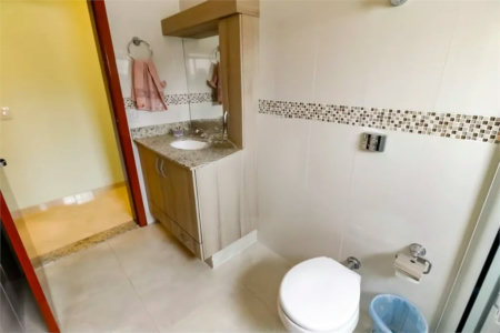 Sobrado à venda com 4 quartos, sendo 1 suíte, em Vila Sônia, São Paulo, SP