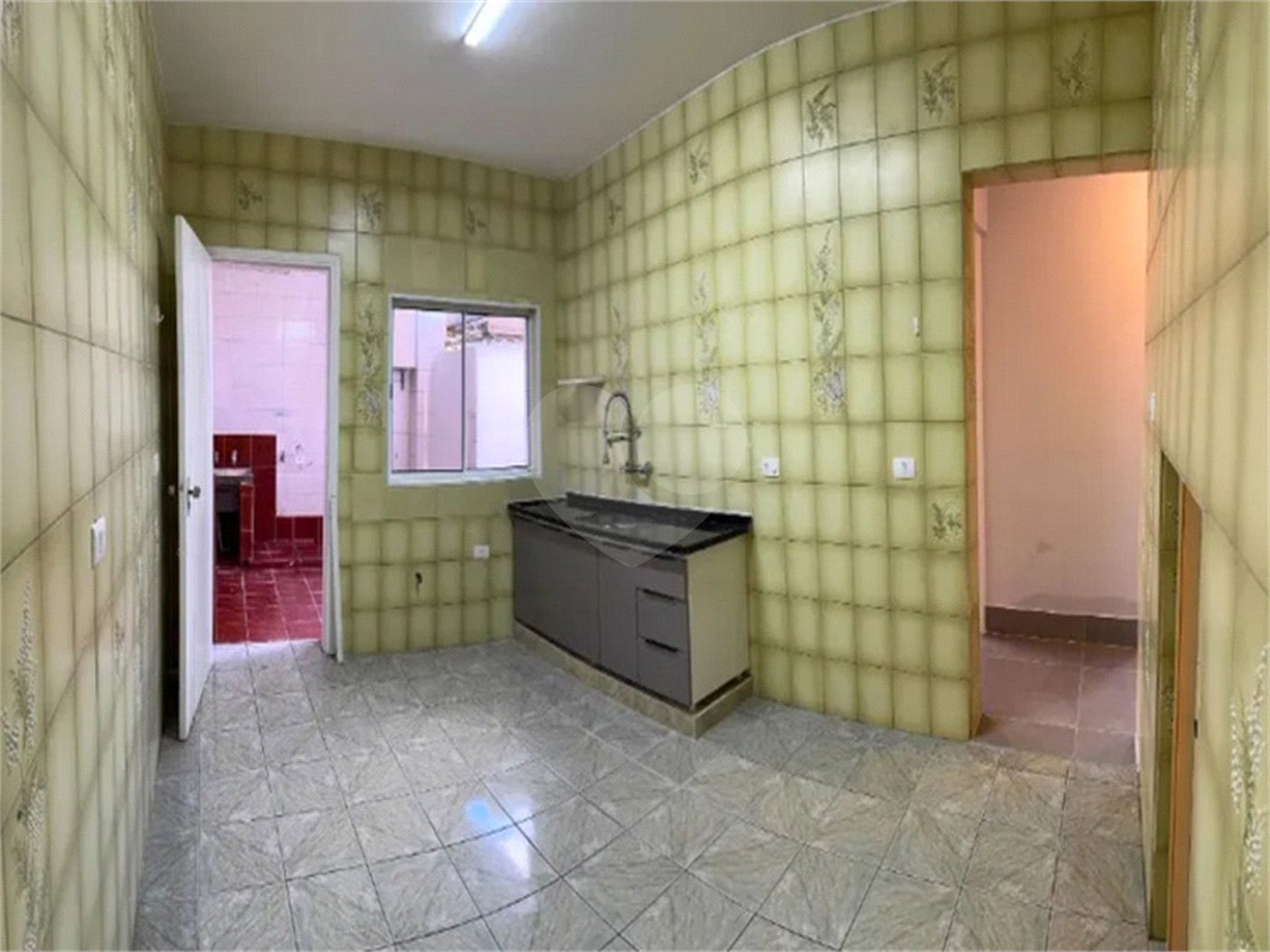 Excelente oportunidade para investidores: três casas locadas, renda mensal imediata e localização estratégica na Saúde!!