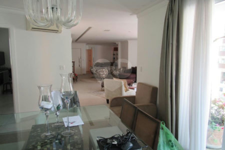 Apartamento à venda com 3 suítes em Real Parque, São Paulo, SP