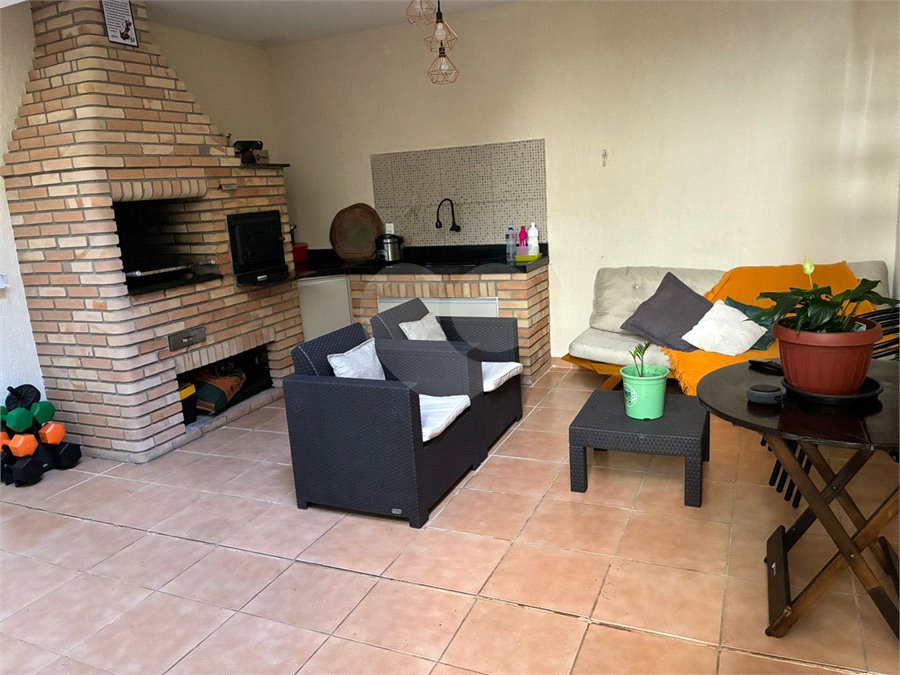 Sobrado à venda com 3 quartos em Montanhão, São Bernardo do Campo, SP