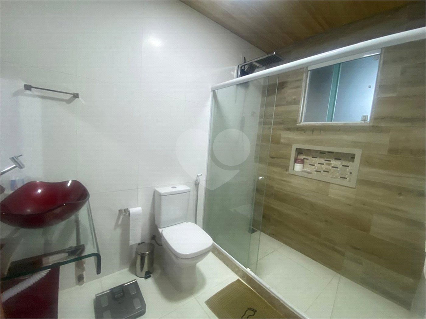 Casa à venda com 4 quartos, sendo 3 suítes, no condomínio Marc Ferez, Rio de Janeiro - RJ
