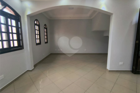 Sobrado à venda com 3 quartos, sendo 1 suíte, em Jardim D'abril, Osasco, SP