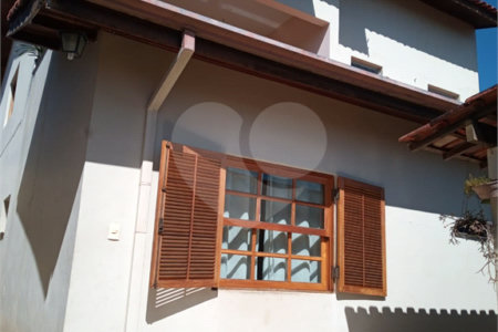 Sobrado à venda com 3 quartos, sendo 1 suíte, no Centro, Biritiba-mirim, SP