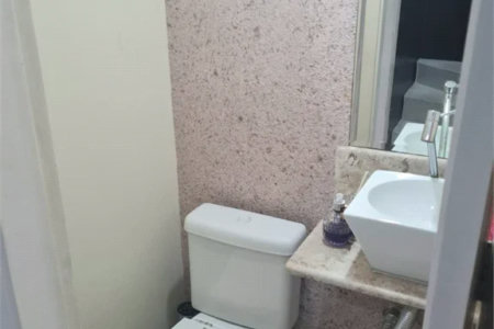 Casa à venda com 3 quartos, sendo 1 suíte,  no condomínio Moradas do Ipê, São Paulo - SP