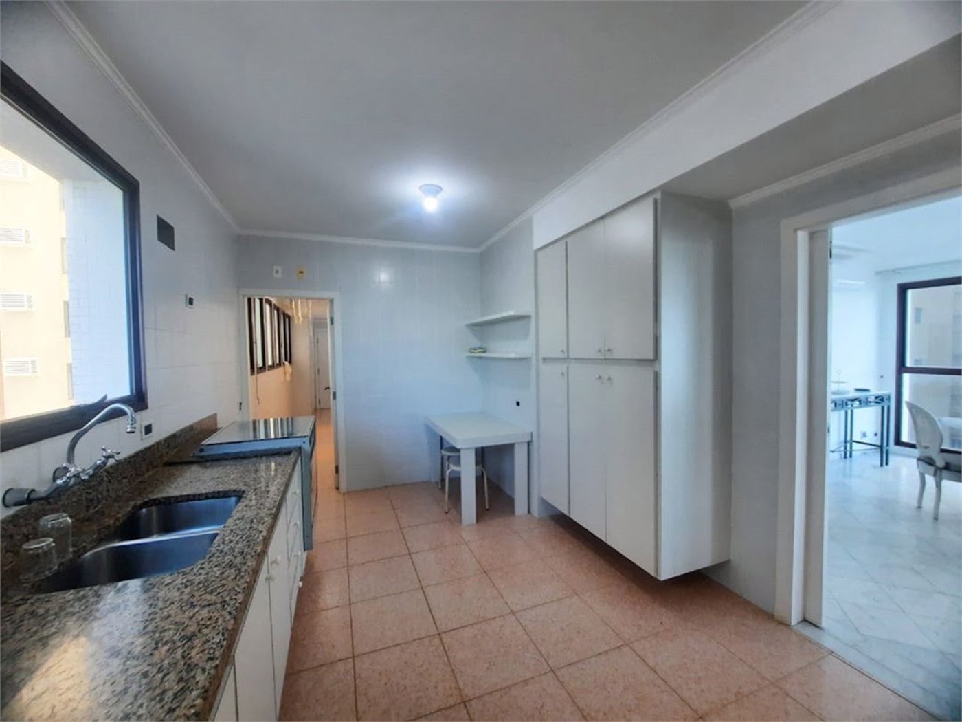 Apartamento Residencial à venda, Pitangueiras, Guarujá - AP0136.