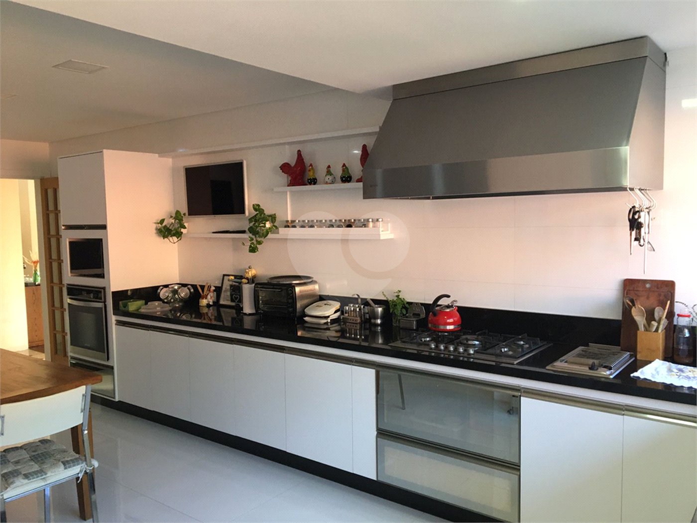 Casa à venda com 3 suítes no condomínio Suíça da Cantareira, Mairiporã - SP
