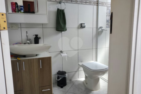 Casa à venda com 4 quartos, sendo 2 suítes, no condomínio Residencial Jardim das Palmeiras, Vinhedo - SP