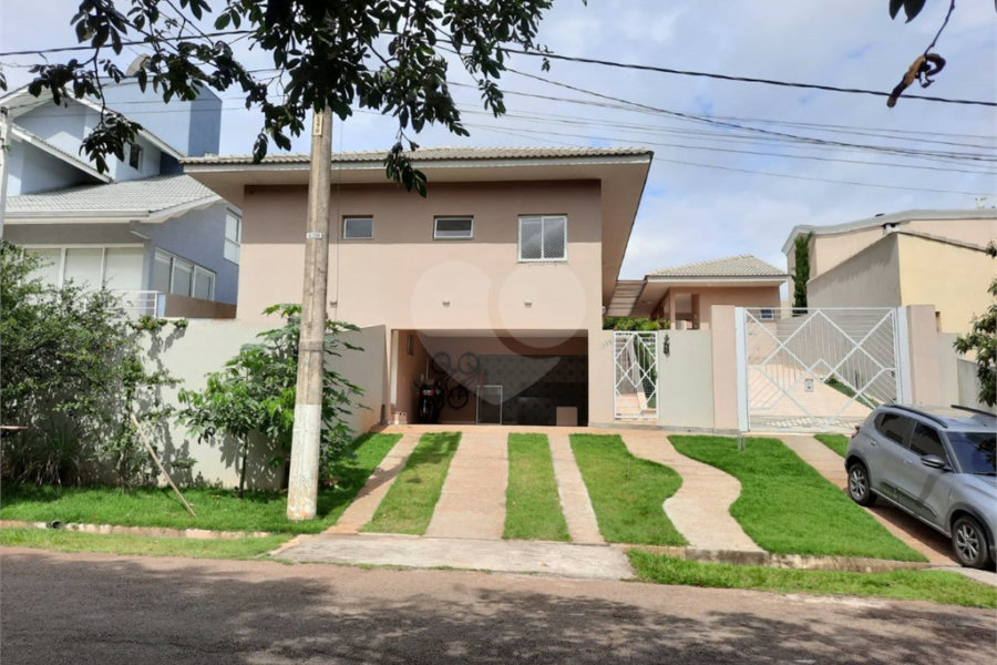Casa à venda com 4 quartos, sendo 2 suítes, no condomínio Parque das Garças, Atibaia - SP