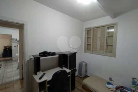 Casa à venda com 6 quartos, sendo 2 suítes, em Chora Menino, São Paulo, SP