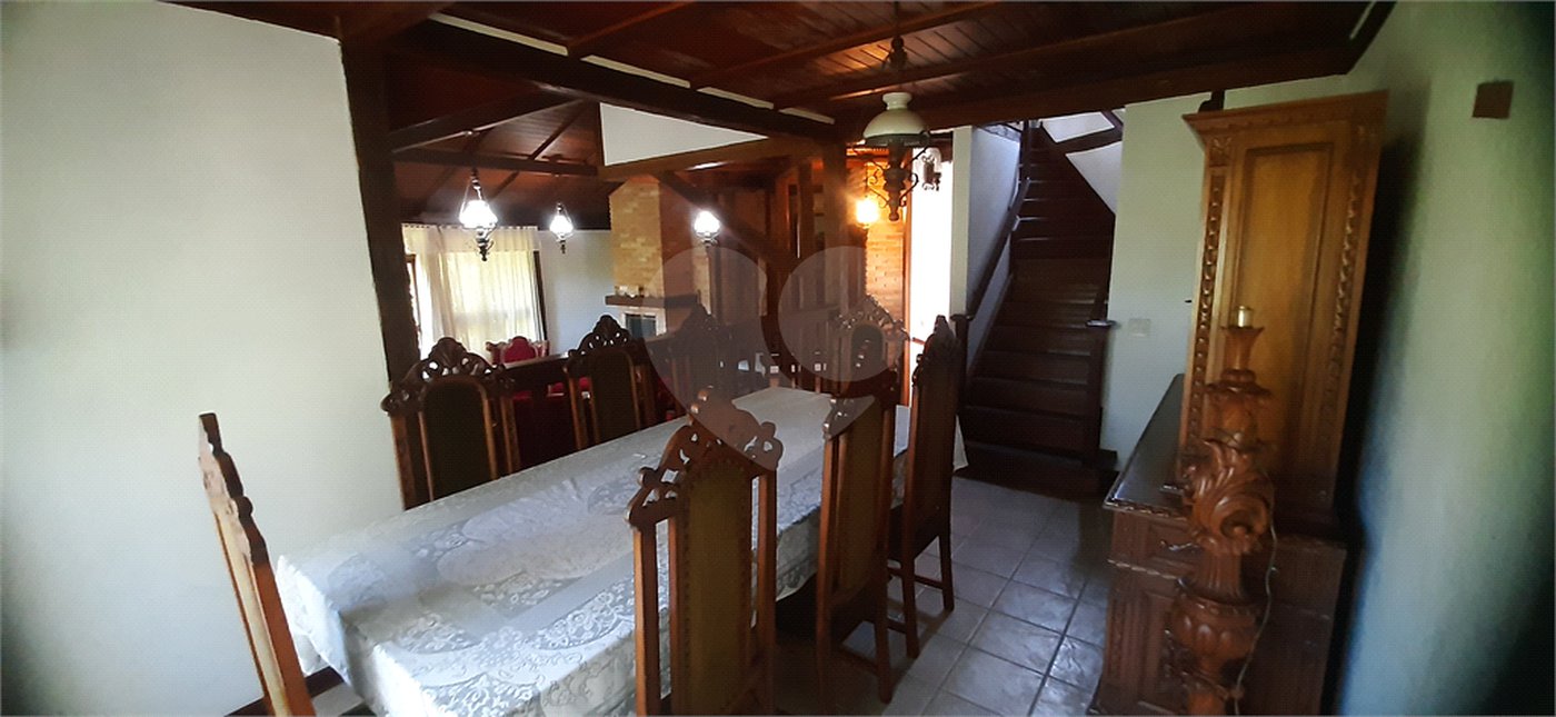 Sobrado à venda com 3 suítes em Serra da Cantareira, Mairiporã, SP