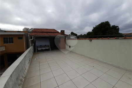 Vende-se: Sobrado no Cursino/Ipiranga, 2 Quartos, 2 Salas, 8 vagas de garagem!