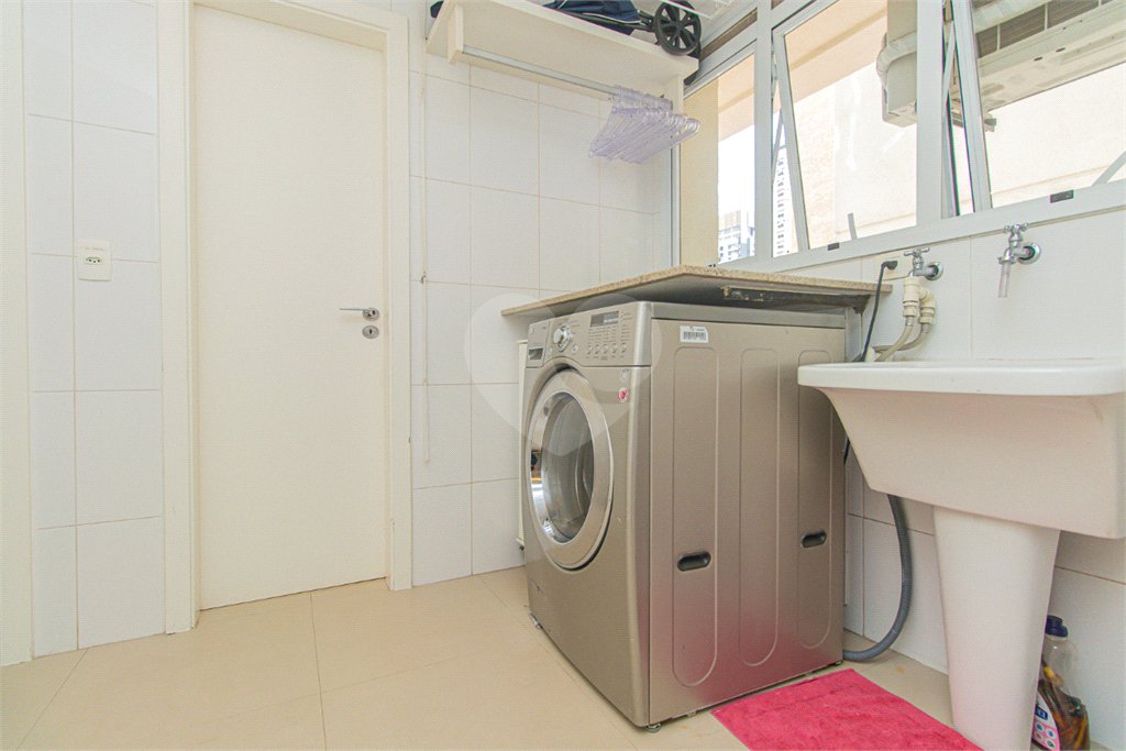 Apartamento à venda com 3 quartos, sendo 2 suítes, em Vila Nova Conceição, São Paulo, SP