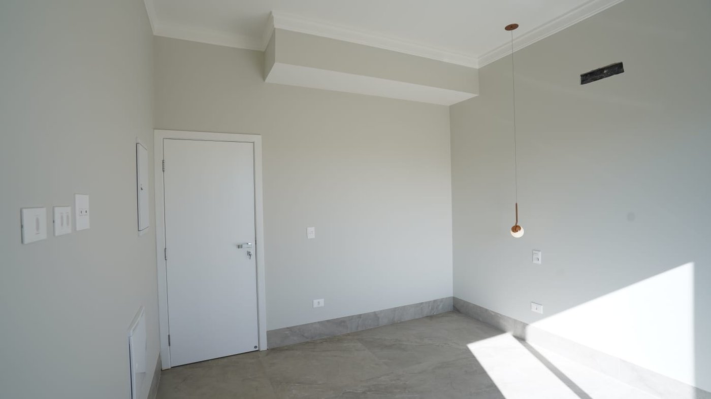 Casa à venda com 4 quartos, sendo 1 suíte, em Parque Residencial Mart Ville, Presidente Prudente, SP