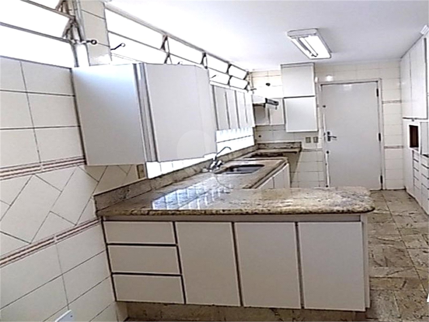 Sobrado à venda com 4 quartos, sendo 1 suíte, em Pinheiros, São Paulo, SP