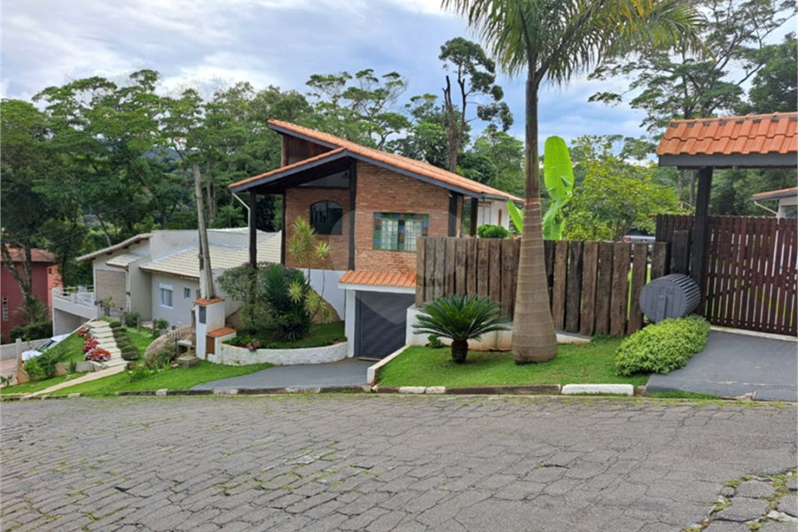 Casa à venda com 5 quartos, sendo 1 suíte, em Parque Suíça, Caieiras, SP