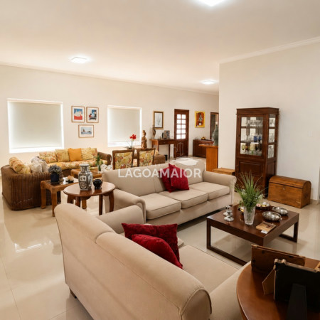 Casa à venda com 6 quartos, sendo 3 suítes,  em Santos Dumont, Três Lagoas, MS