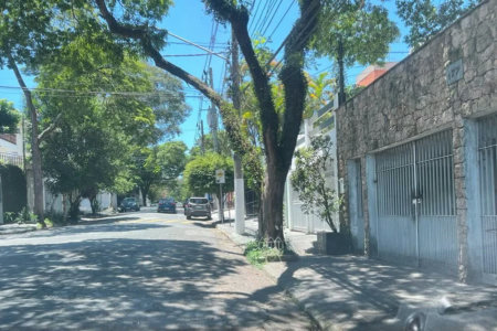 Casa à venda com 4 quartos, sendo 1 suíte, em Jardim das Vertentes, São Paulo, SP