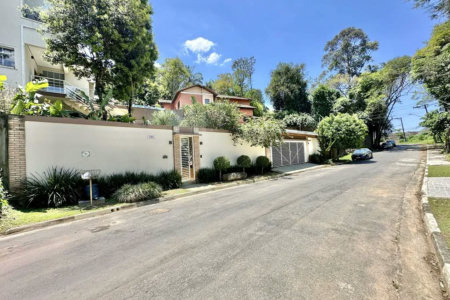 Casa à venda com 4 quartos, sendo 3 suítes,  no condomínio Vilarejo, Carapicuíba - SP