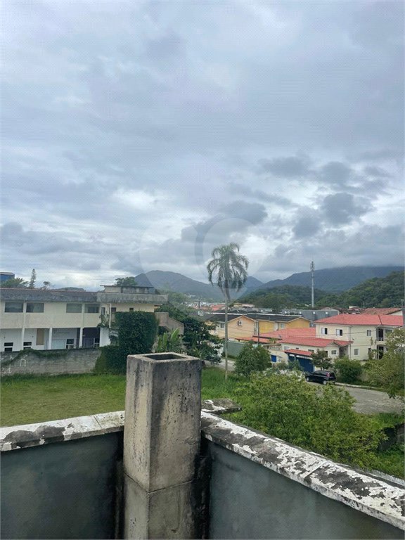 Sobrado à venda com 2 quartos, sendo 1 suíte, em Estância Balneária Hawai, Caraguatatuba, SP