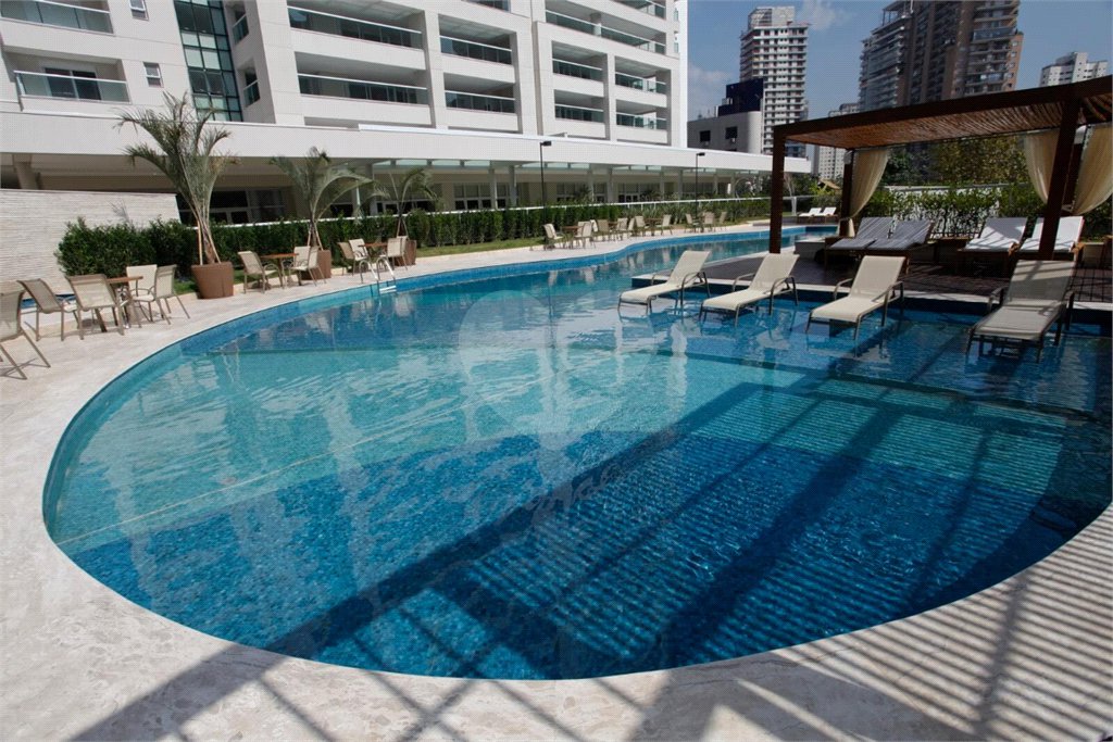 Apartamento à venda com 3 suítes em Moema, São Paulo, SP