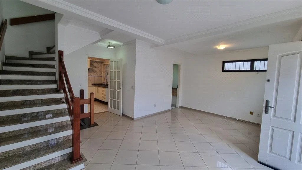 Casa à venda com 3 quartos, sendo 1 suíte, no condomínio Residencial Villagio, São Paulo - SP