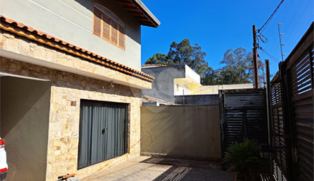 Sobrado à venda com 4 quartos, sendo 2 suítes,  em Jaraguá, São Paulo, SP